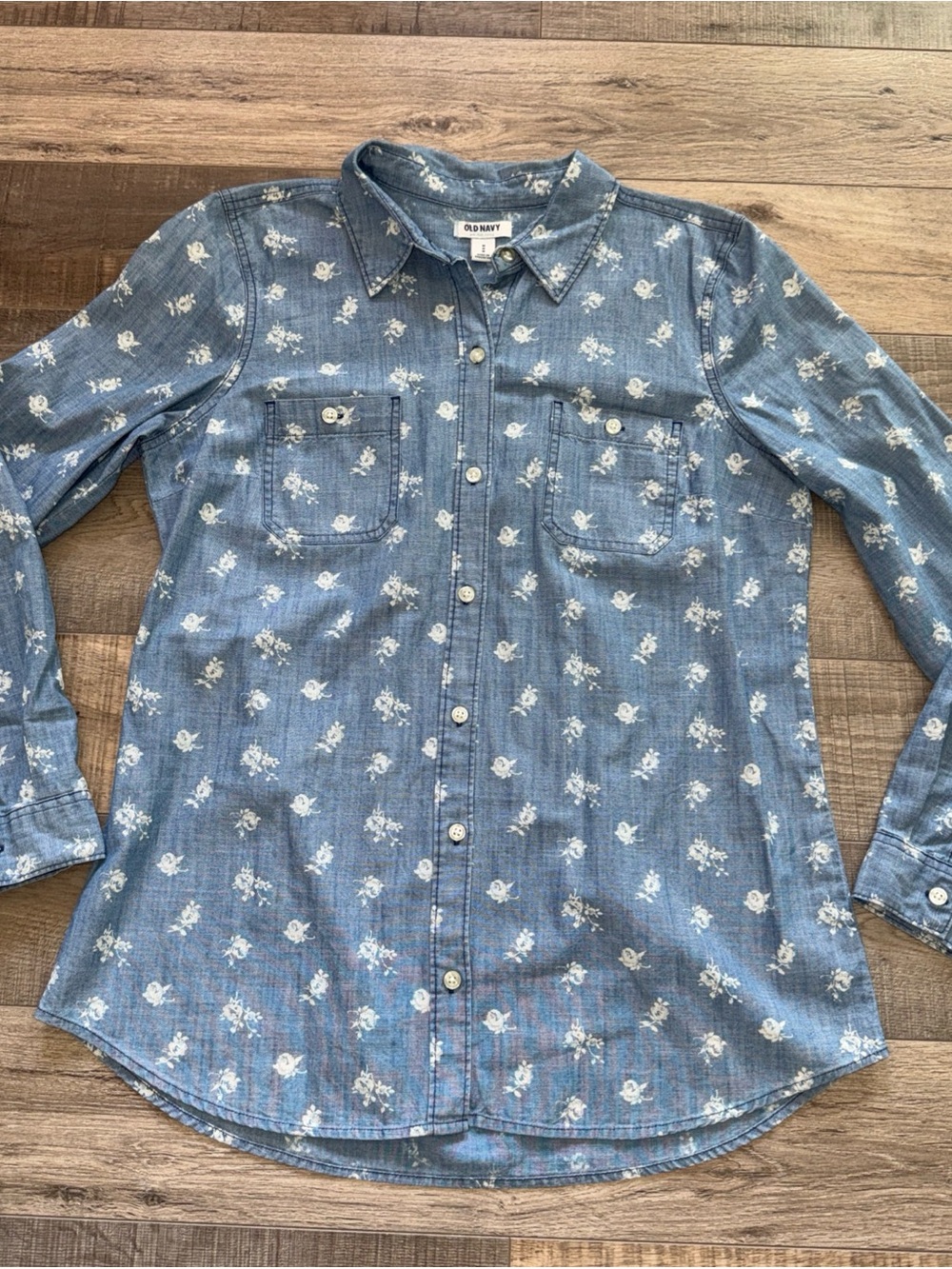 Old Navy Blue Floral Chambray Button-Front Shirt women’s medium